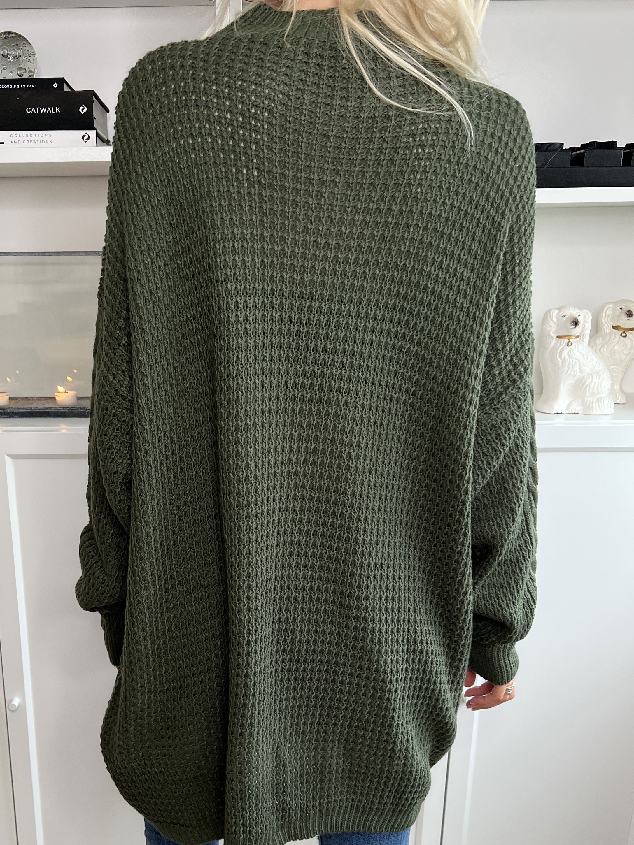 Lalisa - Söt stickad klänning med kabelstickning och volanger - Blue